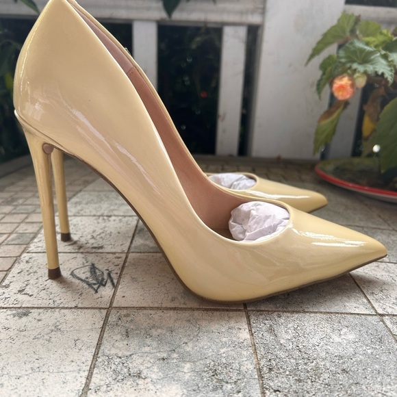 Steve Madden Vala Cream Patent Leather Stiletto Heels sz 8.5 nwob - Picture 3 of 5